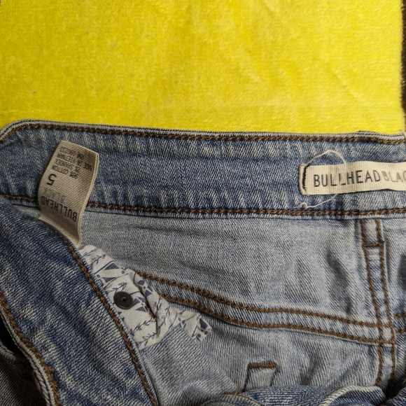 Bullhead Black light wash denim shorts - size 5 - Picture 4 of 4